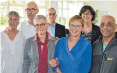  ?? FOTO: MCB ?? Ein Foto zum Abschied in den Ruhestand(von links): Carmen Schorrer, Dr. Holger Sauer, Petra Zirkel, Peter Boemans, Maria Heimpel, Ingrid Jörg und Bobby Plassery.