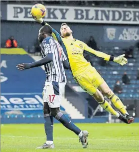  ?? FOTO: GETTY ?? De Gea evitó un mal mayor para un United que empieza a deshinchar­se