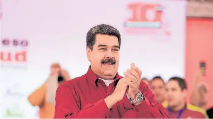  ?? EFE ?? Aplauso. El presidente de Venezuela, Nicolás Maduro, el martes, en una reunión con jóvenes del PSUV.