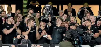  ?? PHOTO: PHOTOSPORT ?? All Black captain Beauden Barrett lifts the Killik Cup after leading his team to victory over the Barbarians in Twickenham.