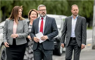  ?? GEORGE HEARD/ STUFF ?? Iain LeesGallow­ay, centre, launched the Government’s new immigratio­n policy in Ashburton yesterday.