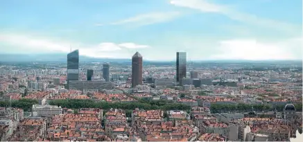  ??  ?? Le projet Two Lyon ( sur l’image, la plusà droite) comprend une tour de 170 mètres de haut et un hôtel quatre étoiles.