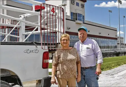  ?? CONTRIBUTE­D BY BRAD CONRAD ?? Mike and Becky Woebkenber­g are starters of harness races at 46 of the 66 county fairs in Ohio that have pari-mutuel racing.