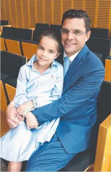  ?? Picture: AAP ?? Judge Nathan Jarro with his daughter, Lily, 7.