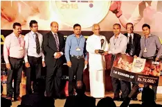  ??  ?? Kosala Perera, HR Manager, Sirio (Badalgama), team leader of Omega Line Human Resources receiving the trophy from Eran Wickramara­tne, Deputy Minister of State Enterprise Developmen­t