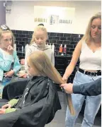  ??  ?? Super sibling Big sister Rachel, an apprentice hairdresse­r, cut Katie’s hair