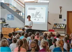  ?? Foto: Anna Starker ?? Die Kinderbuch­autorin Charlotte Habersack las aus dem Buch: „Bitte nicht öffnen: Bissig!“