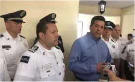  ?? ANTONIO HERNÁNDEZ ?? El comisionad­o de la Policía Federal junto al gobernador.