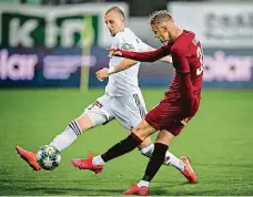  ?? FOTO AC SPARTA PRAHA ?? Adam Karabec střílí gól přes karvinskéh­o Rundiče