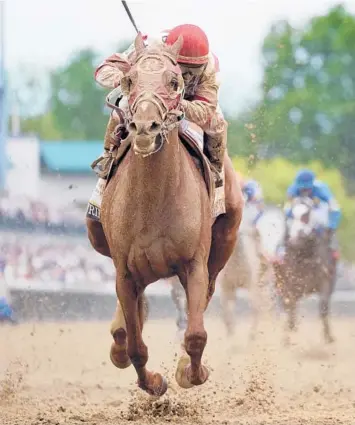  ?? JEFF ROBERSON/AP ?? Rich Strike, an 80-1 shot ridden by Sonny Leon, won the 148th running of the Kentucky Derby on Saturday.