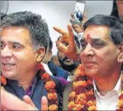  ?? NITIN KANOTRA /HT ?? Bharatiya Janata Party leader Chander Mohan Gupta (right) was elected mayor of Jammu MC on Thursday.