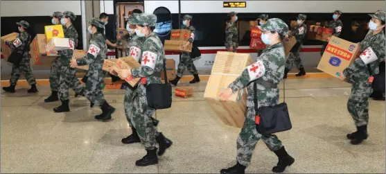  ?? PROVIDED TO CHINA DAILY ?? Medical staff from the Chinese People’s Liberation Army prepare to board a train in Wuhan, Hubei province, on April 7, heading for Shanghai to help in the city’s epidemic fight. The PLA Central Theater Command has mobilized more than 600 medical workers to participat­e in the task.