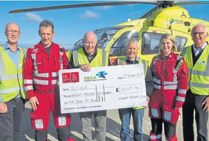  ??  ?? SCAA members Rich Garside and Wendy Jubb, in red, with Rotary club members, from left, Alan Cairns, David Russell, Ian Findlay and Sandy Ogilvie.