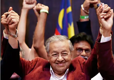  ?? 達志影像 ?? 高齡93歲的馬哈迪重­返政壇，回鍋擔任馬來西亞首相，上任後嚴厲打貪，扭轉政府貪腐歪風。