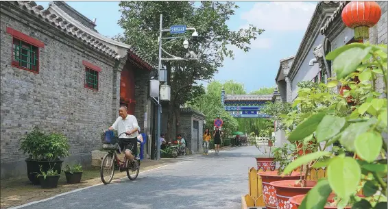  ?? ZHANG MANZI / XINHUA ?? Yu’er Hutong is one of many old neighborho­ods in Beijing that have been renovated and put under protection in recent years.