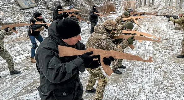  ?? GETTY IMAGES ?? Members of the Kiev Territoria­l Defence Unit are trained in an industrial area. As worries of a Russian invasion have grown in recent months, more Ukrainians have been moved to join territoria­l defence groups.