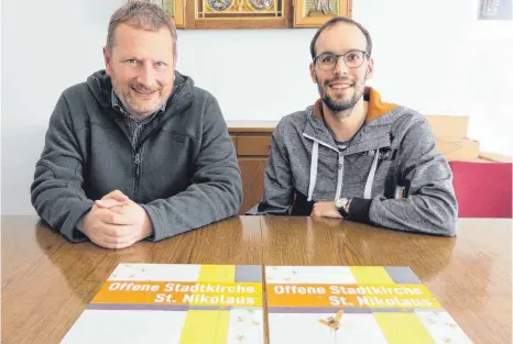  ?? FOTO: HARALD RUPPERT ?? Bernd Herbinger (links) und Philip Heger haben sich mit dem Projekt „Himmelssch­wärmer“in St. Nikolaus viel vorgenomme­n.