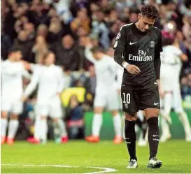  ??  ?? Mit hängendem Kopf verließ Neymar das Estadio Bernabeu