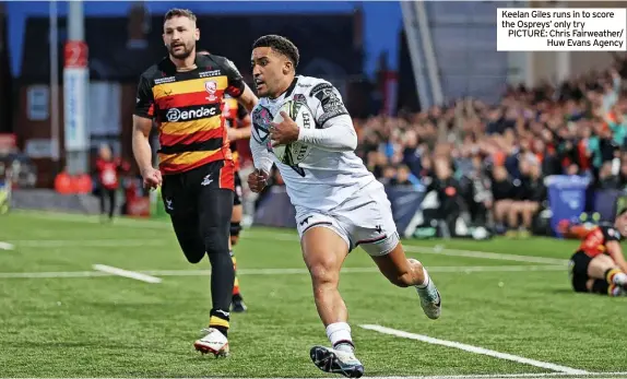  ?? ?? Keelan Giles runs in to score the Ospreys’ only try PICTURE: Chris Fairweathe­r/ Huw Evans Agency
