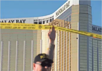  ?? NICK OZA, USA TODAY NETWORK ?? Las Vegas police block the streets near the Mandalay Bay hotel where residents put balloons and flowers in memory of the victims Monday.