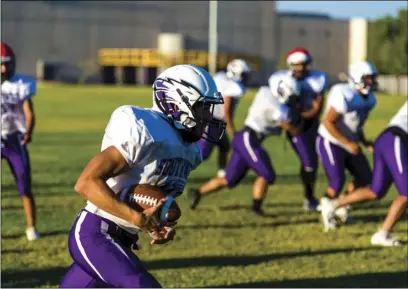  ?? PHOTO VINCENT OSUNA ?? Southwest High running back Reece Quintero runs the ball during a team practice Wednesday afternoon at SHS in El Centro.