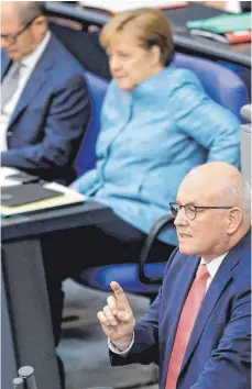  ?? FOTO: DPA ?? Empörte Antwort: Unionsfrak­tionschef Volker Kauder geht die AfD-Fraktionsc­hefin Alice Weidel scharf an.