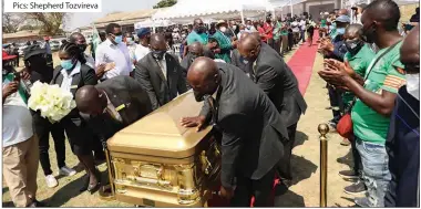  ?? Pics: Shepherd Tozvireva ?? Pall bearers carry Joe Mugabe’s casket ahead of his burial yesterday