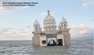  ??  ?? Water surrounds a mosque following a tsunami at Lere in Palu, Central Sulawesi, Indonesia.