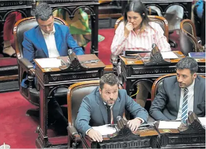  ?? ?? Radical. El diputado Tetaz habla en una sesión. Pide acabar con los “privilegio­s” en el mercado del tabaco.