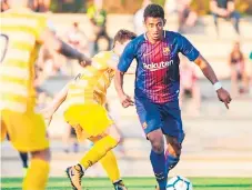  ??  ?? ATACANTE. „Choco” Lozano buscará hoy su tercer gol con el Barcelona B.