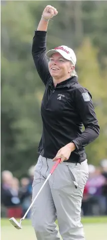  ?? LEAH HENNEL ?? Alena Sharp celebrates the 18th-hole putt that shot her to sole possession of fourth place in the LPGA Canadian Open on Sunday.