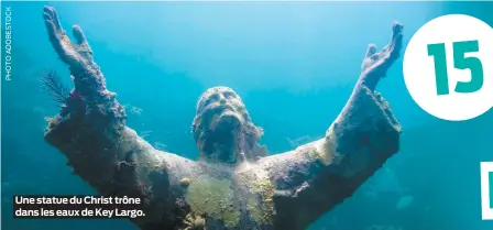  ??  ?? Une statue du Christ trône dans les eaux de Key Largo.