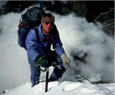  ??  ?? Vittima L’alpinista americano Scott Fischer scomparso nel ‘96, a 40 anni, sull’Everest: era alla guida di una delle due spedizioni. Il suo corpo è stato ritrovato nel 2010, a distanza di 14 anni dalla morte