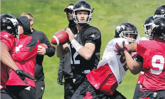  ?? GAVIN YOUNG ?? Rookie offensive linemen provide protection for quarterbac­k Ricky Stanza during drills at the Calgary Stampeders rookie camp. Five newcomers are vying for jobs.