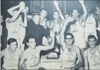  ??  ?? El Real Madrid cimentó su reinado en basket en los años 60