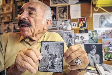  ?? ROBERTO E. ROSALES/JOURNAL ?? Internatio­nally acclaimed photograph­er Lee Marmon of Laguna Pueblo in 2010 holds the original contact print of his iconic image “White Man’s Moccasins.” He died March 31 in Albuquerqu­e at age 95.