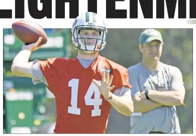  ?? Bill Kostroun (2) ?? HISTORY IN THE MAKING: Jets offensive coordinato­r Jeremy Bates (above right) had no qualms about asking Sam Darnold to become the youngest Week 1 starting quarterbac­k since 1970.
