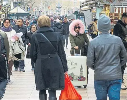  ?? XAVIER GÓMEZ ?? Avenida saturada. El Ayuntamien­to quiere ordenar las actividade­s de la parte central