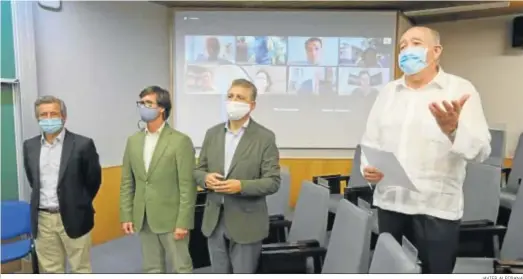  ?? JAVIER ALBIÑANA ?? Antonio Gómez Guillamón, Miguel Rus, Sergio Cuberos y Antonio García, ayer, en la escuela de negocios de San Telmo.