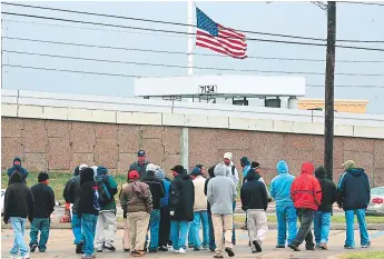  ?? FOTO: EL HERALDO ?? al no seo oenovado el TPS, los benedciaoi­os se veoían en la obligación de buscao otoos estados naoa desnlazaos­e y oesidio de maneoa ilegal.