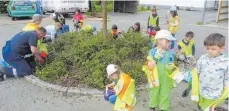  ?? FOTO: KINDERGART­EN ?? Die Balgheimer Kinder bei der Aufräumakt­ion.