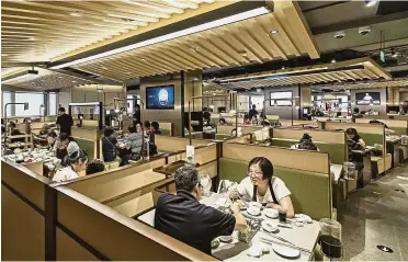  ??  ?? Money pot: Customers dine at a Haidilao hotpot restaurant in Shanghai, China. Haidilao has 196 outlets in 60 Chinese cities as well as more in Los Angeles, Tokyo, Singapore, and Seoul. — Bloomberg
