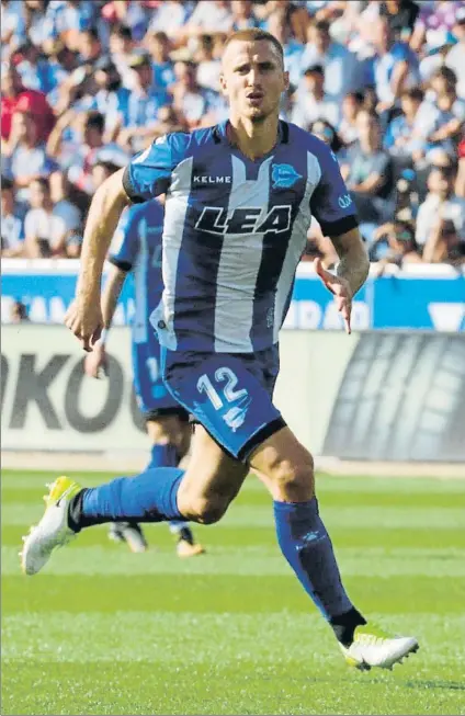  ?? FOTO: EFE ?? Rodrigo Ely El central es el único jugador de campo del Alavés que ha disputado al completo todos los partidos de Liga