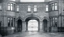  ??  ?? How the Doxford shipyard gatehouse looked in 1921.