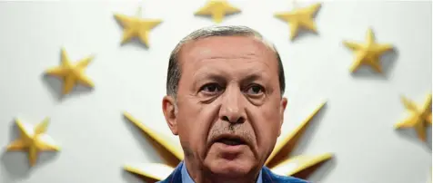  ?? Foto: Bulent Kilic, afp ?? Der türkische Staatschef Recep Tayyip Erdogan hat viele Anhänger unter den Türkeistäm­migen in Deutschlan­d. Der Triumph der Befürworte­r der Verfassung­sreform hat tiefe Gräben aufgerisse­n.