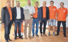  ??  ?? Freuen sich über den Neubau (von links): Manfred Löffler, Oliver Braun, Johannes Weiß, Peter Löffler, Tobias Löffler, Manuel Butscher und Andreas Nassal.