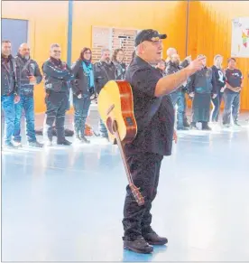  ?? Photos / Dean Taylor ?? White Ribbon Ride leader Aaron Morrison introduces his ‘class’ of 2018 to the students of Tauhara College.