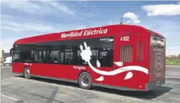  ?? AYUNTAMIEN­TO DE ZARAGOZA ?? El nuevo autobús eléctrico Vectia que ya circula por Zaragoza.