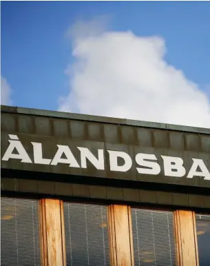  ?? FOTO: MIKKO STIG ?? TOG öVER. Ålandsbank­en tog i maj över innehållet i det kritiserad­e fondbolage­t Allras fyra premiepens­ionsfonder som myndighete­rna hade stoppat.