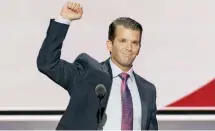  ??  ?? Donald Trump Jr., en una imagen de julio de 2016. Su decisión de revelar sus correos electrónic­os ha echado más leña al fuego al Rusiagate.